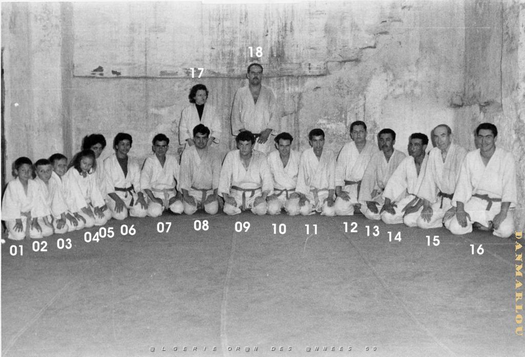 001 JUDOKWAI DE MERS EL KEBIR 19XX 003 SUR LE DOJO.JPG